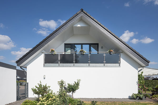 BX_Einfamilienhaus-weisse-Fassade-2